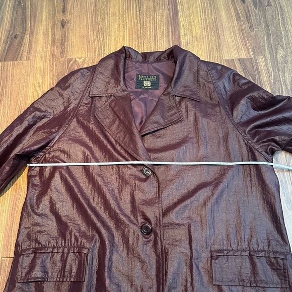 Gorgeous vintage trench coat - Picture 10 of 13